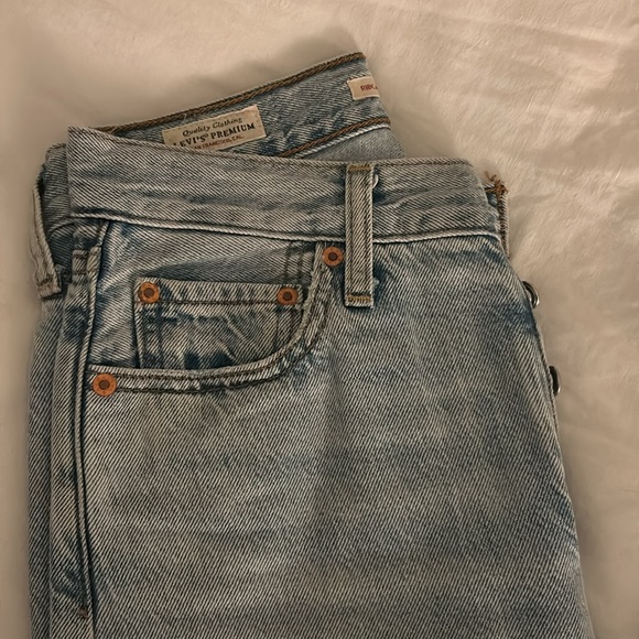 Levi's | Ribcage Straight Ankle in Middle Road | Size 25 - Picture 3 of 6